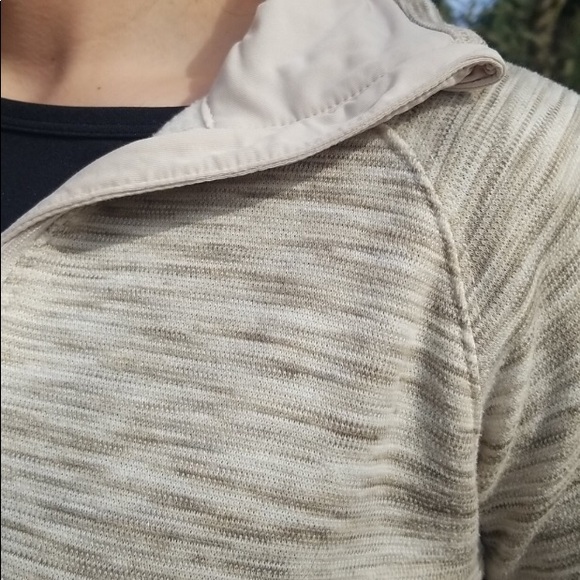 Columbia Sweatshirt!! 💙 - Picture 2 of 6